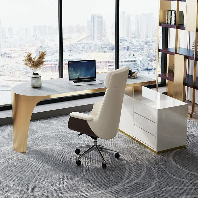 Desk Setup In Office - ヨーロッパ風エグゼクティブオフィスデスク、寝室用ミディベッドサイドテーブル、オフィスデスクアクセサリー、スタディセットアップ、トレンディな家具