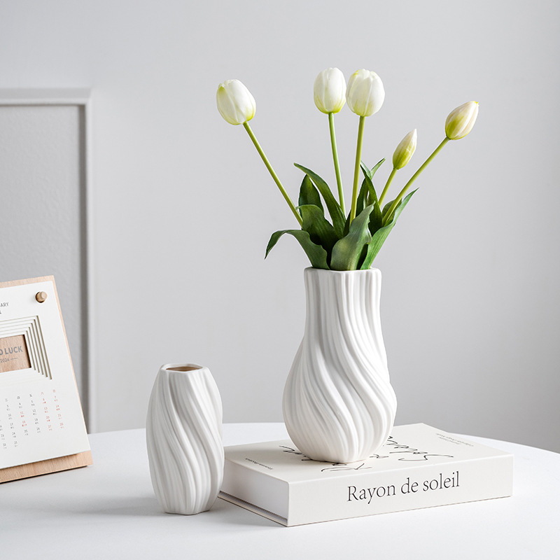 クリーム色の北欧ミニマリストセラミック花瓶、白いビスク仕上げ - Desk Setup Minimalist のレビューと価格