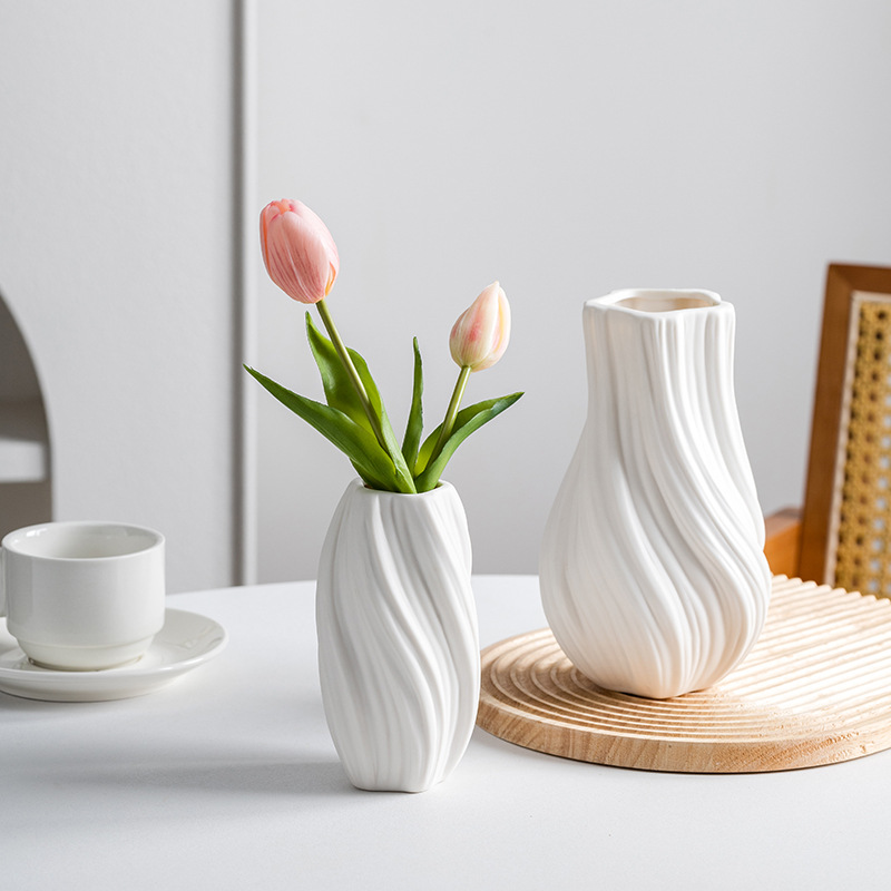 クリーム色の北欧ミニマリストセラミック花瓶、白いビスク仕上げ - Desk Setup Minimalist のレビューと価格