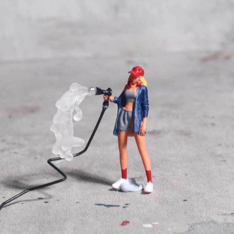 ミニ洗車と修理ガール 1:64 ミニフィギュアシーン装飾砂テ - Desk Setup Girl のレビューと価格